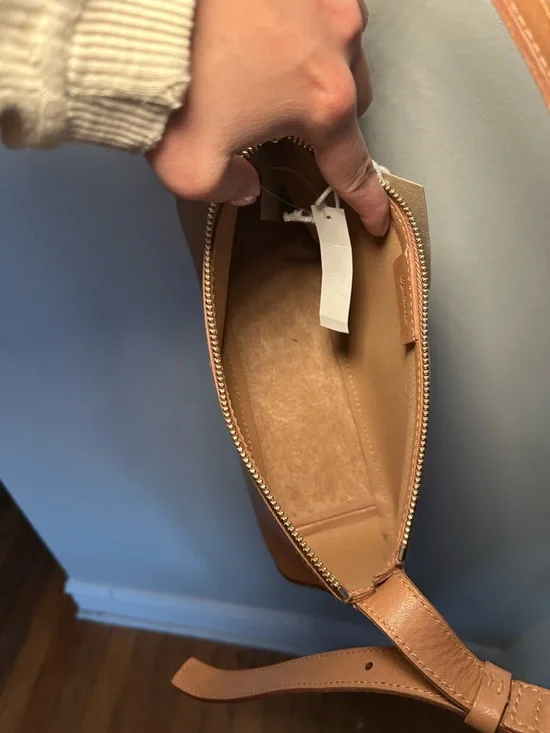 Madewell Sculptural Buckle Bag NWT - Picture 4 of 5